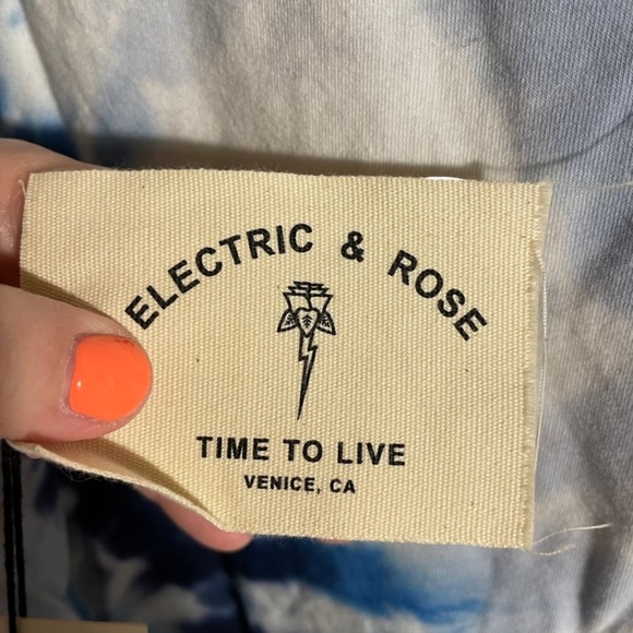 🔥 SALE - NWT Women’s Electric & Rose Tie Die Hi Lo Sweatshirt - Size XS - Picture 3 of 8